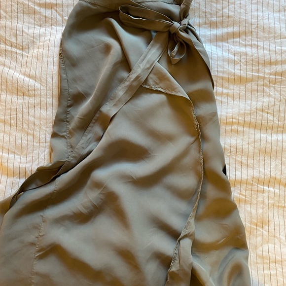 Gorgeous Zara midi length wrap skirt in grey - Picture 7 of 8
